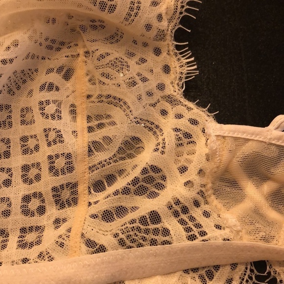 Gorgeous No Tags Cream Racer Back Lacey Bralette - Picture 7 of 7